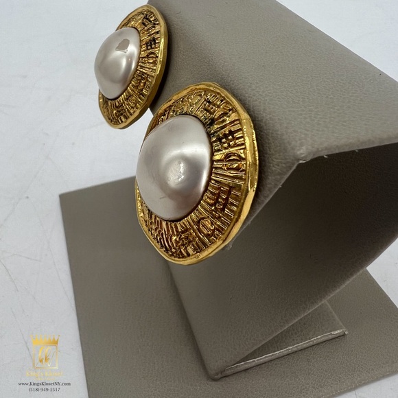 Chanel vintage clip on earrings - Picture 3 of 7